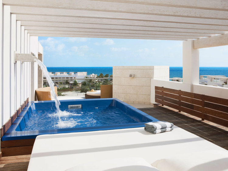 Suite con Terraza al Mar y Piscina de Inmersión en Beloved Playa Mujeres