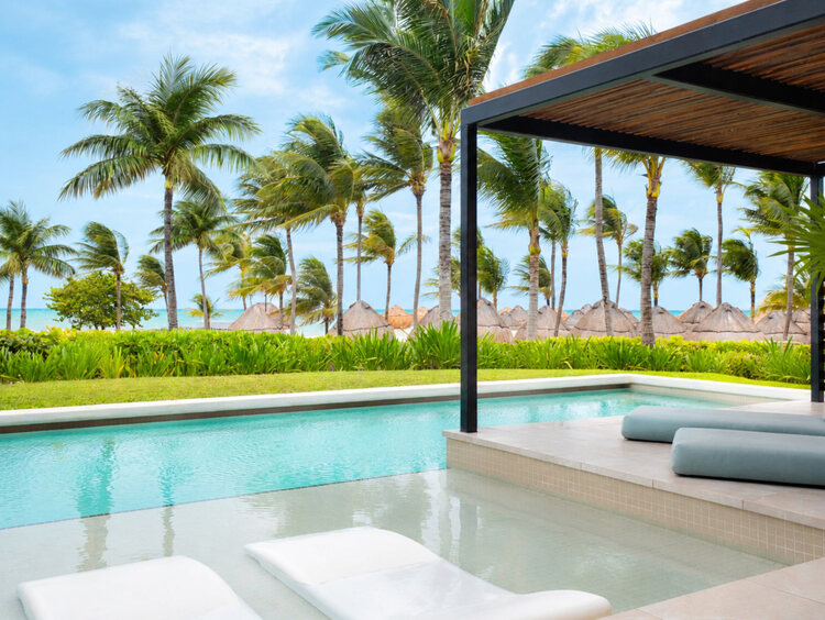 Beachfront honeymoon suite with private pool and jacuzzi