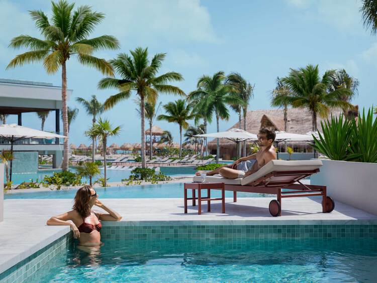 Suite Todo Incluido con espacio privado junto a la piscina