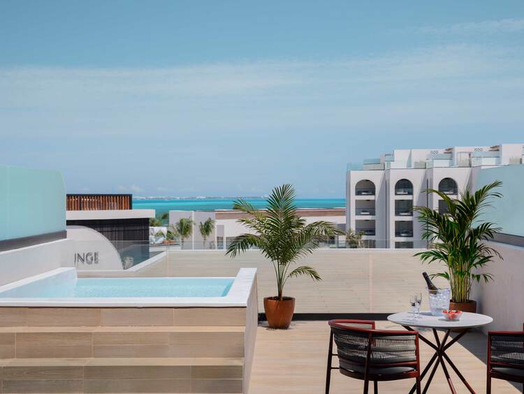Suites todo incluido en Cancún con balcón privado y piscina de inmersión