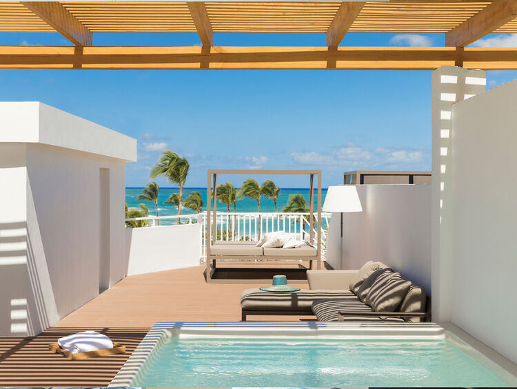 Suite lune de miel bord de mer avec terrasse sur toit Excellence Punta Cana