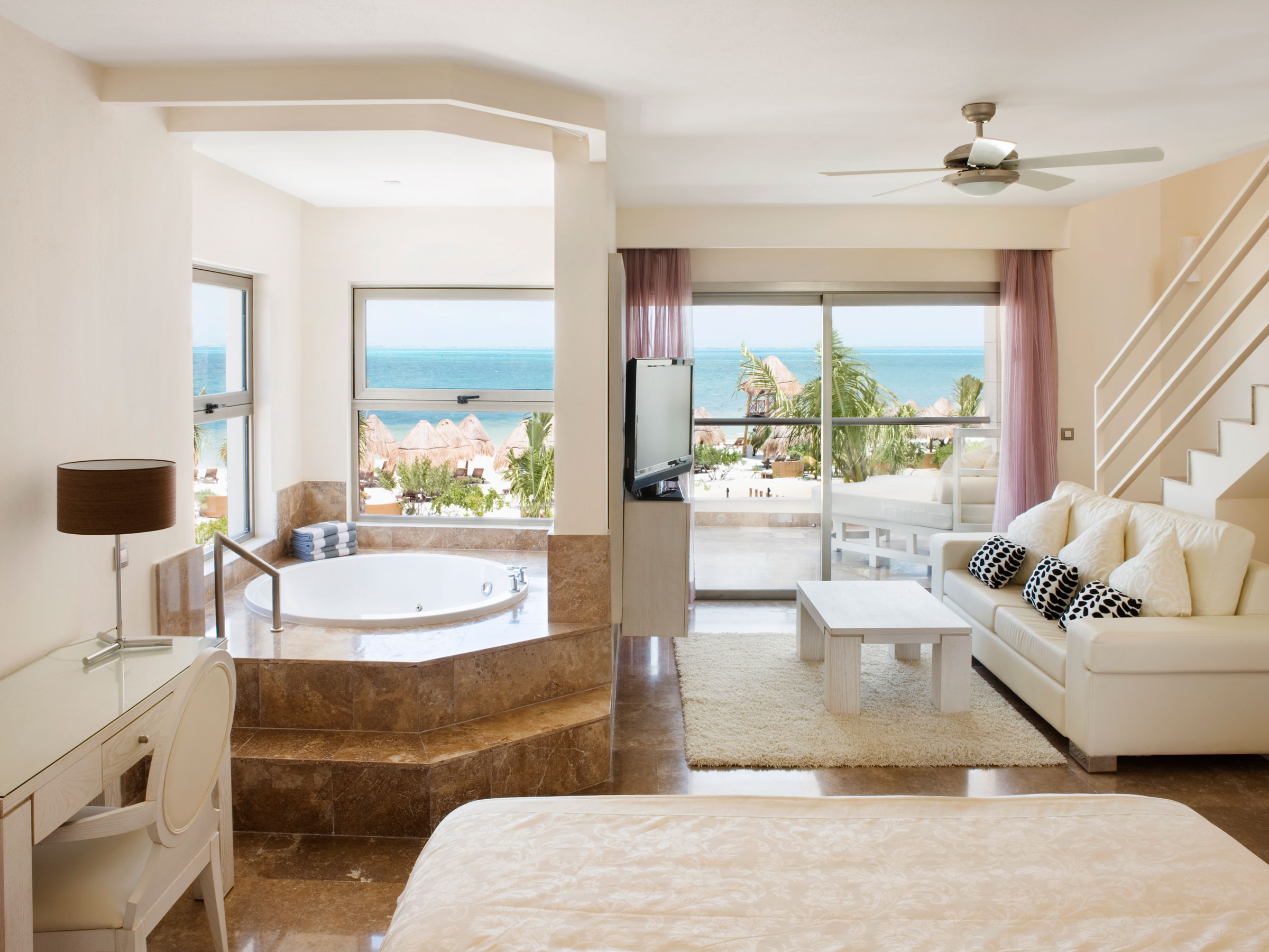 Suites romantiques avec bain-tourbillon d’une casita Beloved Playa Mujeres