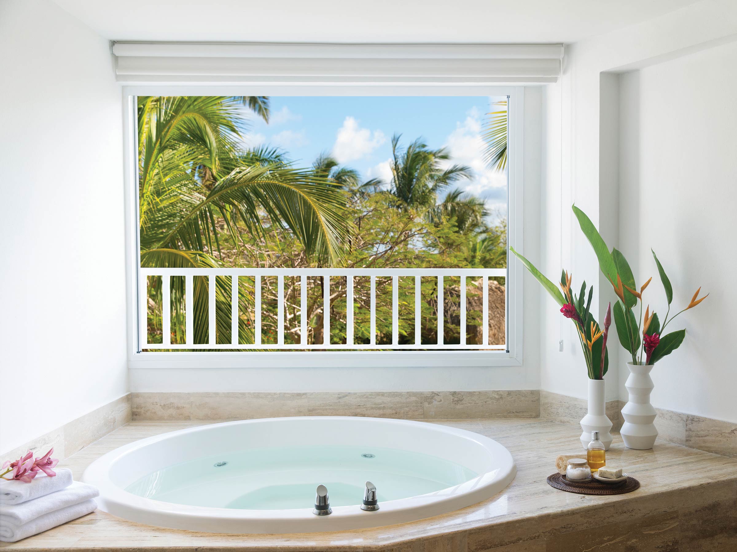 Double Bathtub in a Punta Cana Honeymoon Suite
