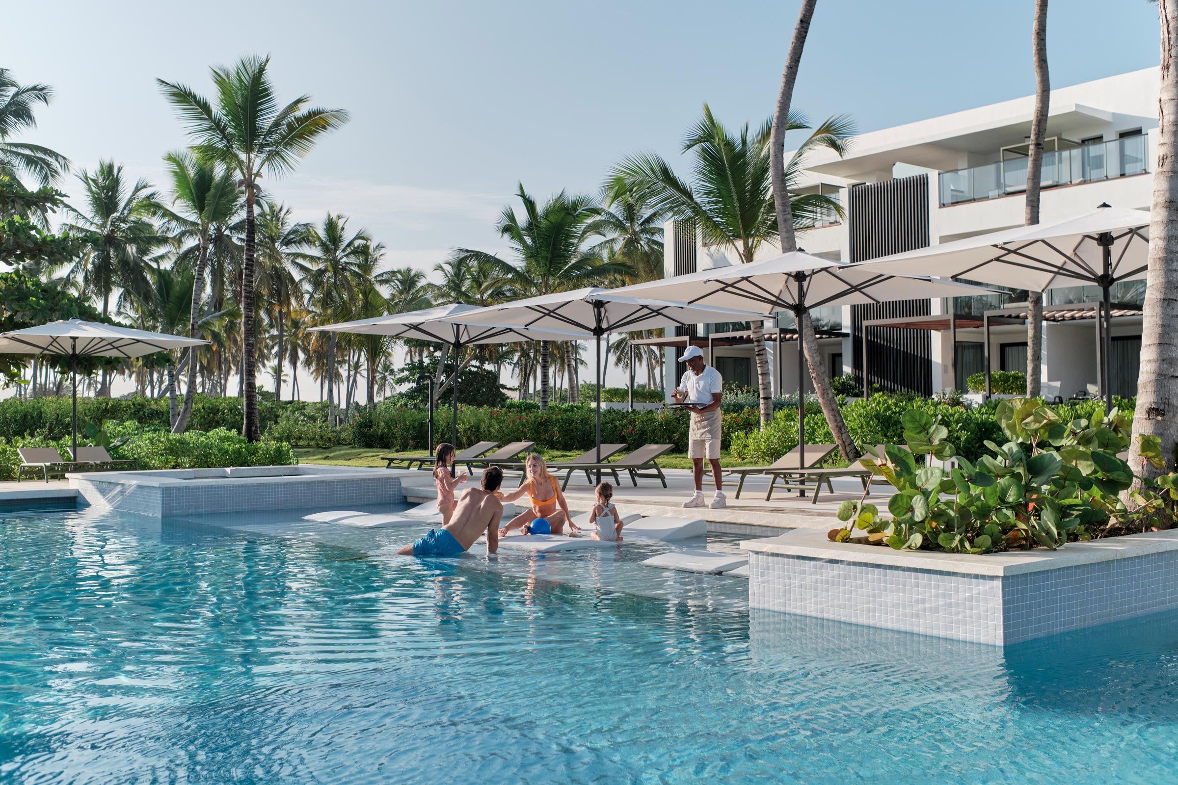 Disfrute de nuestro servicio personalizado de Finest Club Pool en Finest Punta Cana