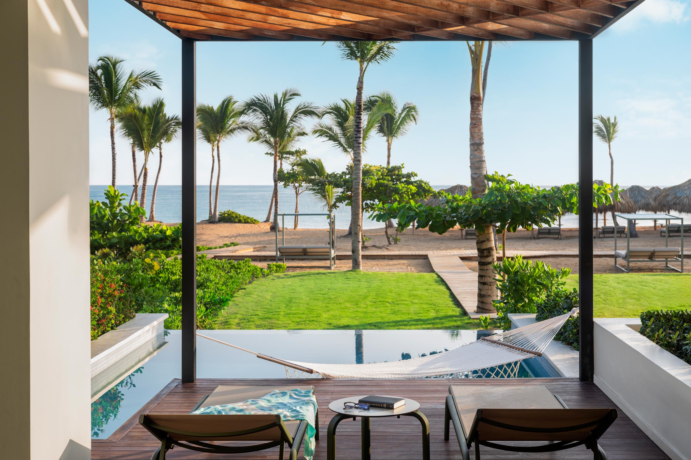 Celebra a lo grande en nuestra Excellence Club Beachfront Honeymoon Suite con Terraza y Piscina Privada en Finest Punta Cana