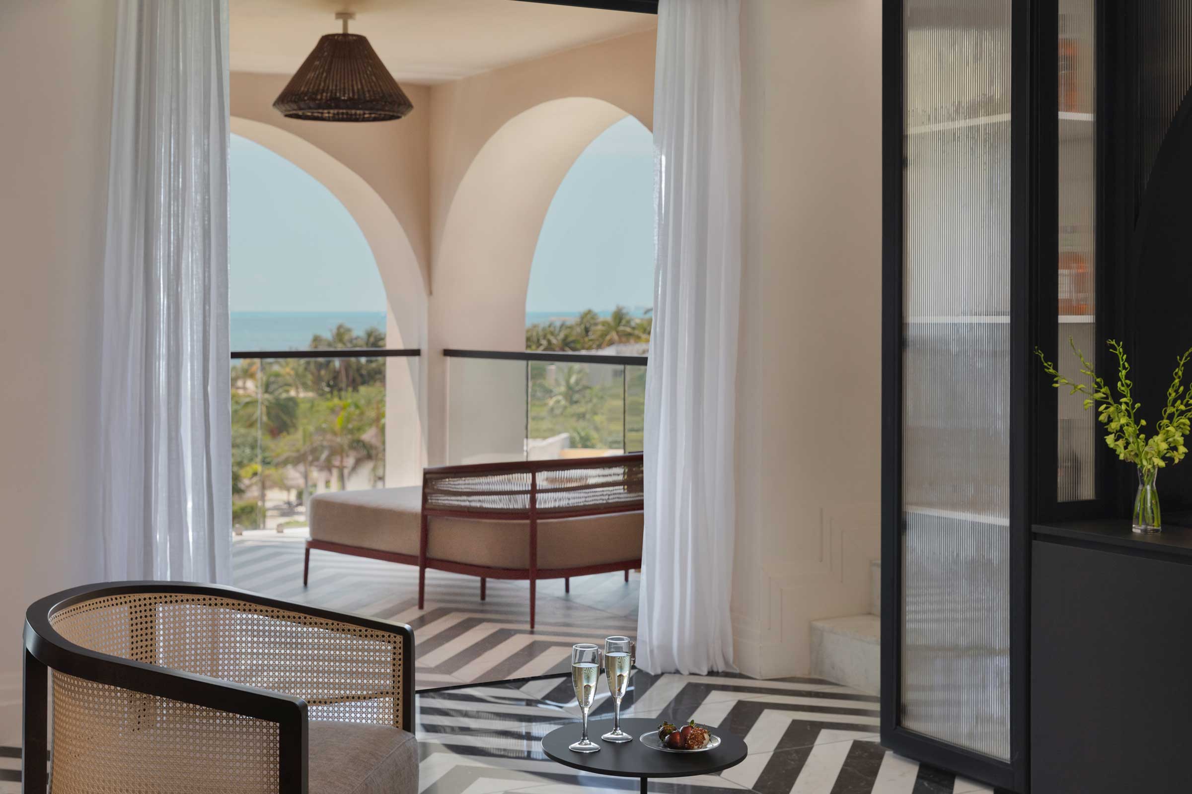 Romantic suite with a private pool and rooftop terrace for two